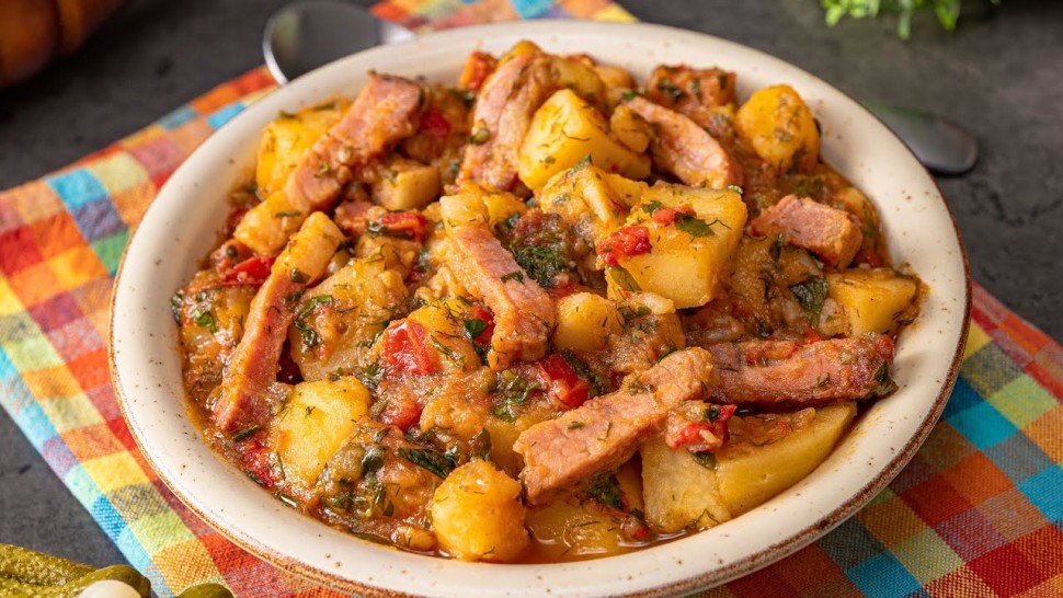 Rețetă tocăniță de cartofi cu afumătură. Ca la mama acasă