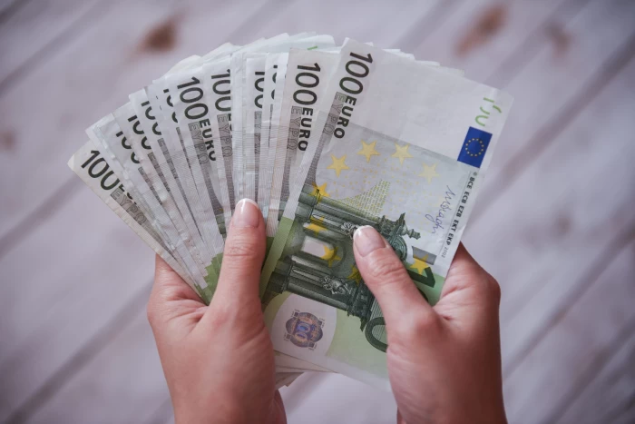 artificiul care va crește direct salariul minim european