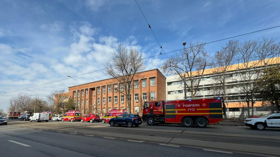 25 de elevi din București au ajuns la spital după ce au fost răniți cu un spray paralizant. Alertă la Colegiul Tehnic Dimitrie Leonida | UPDATE