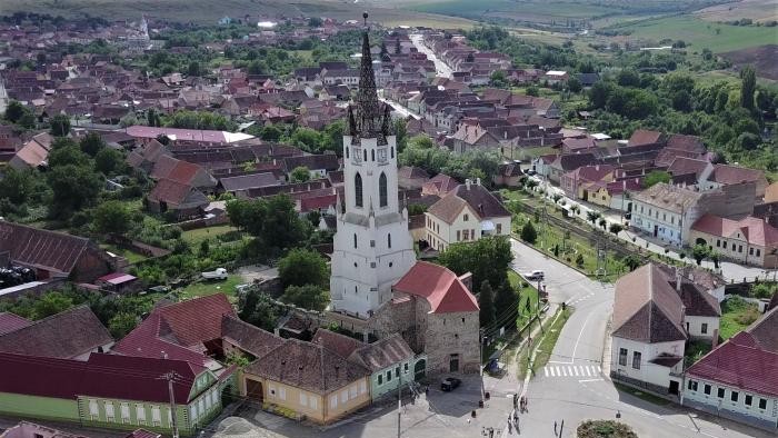 Într-o comună din România se trăiește ca în Germania. O casă a ajuns să coste mai mult decât la oraș