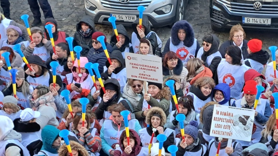 Salariaţii din Asistenţă Socială protestează în stradă. Au o întreagă listă de revendicări
