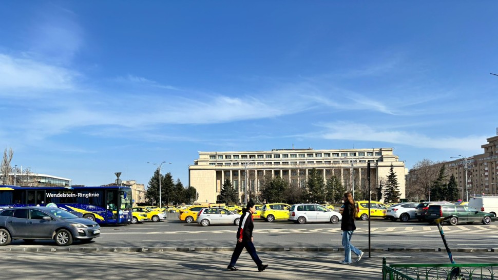 Nouă măsură pentru fluidizarea circulației în Piaţa Victoriei din Capitală Intersecţia rămâne liberă