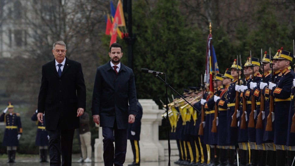 Klaus Iohannis se adresează românilor Anunțul președintelui privind situația NATO și a războiului România nu va trimite combatanți în Ucraina | UPDATE
