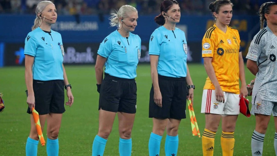 Arbitrele noastre cuceresc fotbalul mare. FC Barcelona arbitrată de o româncă în sferturile Ligii Campionilor