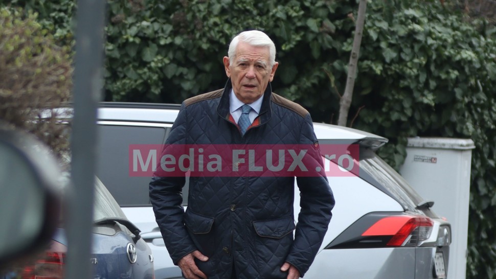 EXCLUSIV PAPARAZZI. Fostul ministru de externe Teodor Meleșcanu tot mai scump la vedere | FOTO