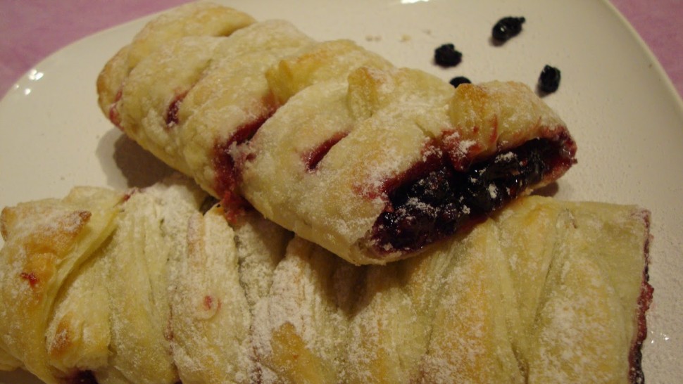 Rețetă ștrudel cu fructe de pădure. Un desert de post gustos