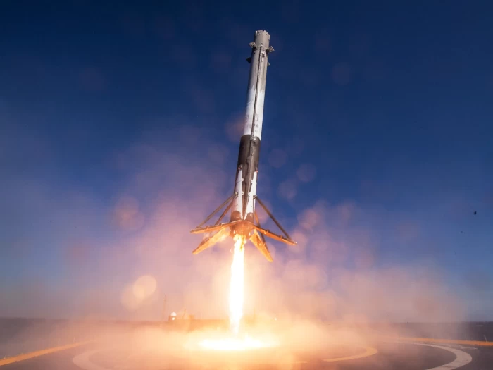 SpaceX, o nouă reușită. Echiplajul de pe Endeavour s-a conectat cu succes la Stația Spațială Internațională
