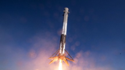 SpaceX o nouă reușită. Capsula Dragon Endeavour s-a conectat cu succes la Stația Spațială Internațională