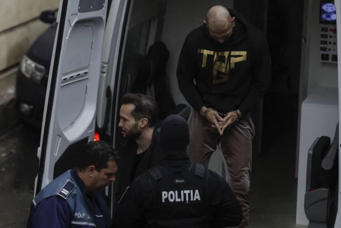Fratii Tristan si Andrew Tate sunt adusi la sediul Curtii de Apel Bucuresti, in Bucuresti, 12 martie 2024. Inquam Photos / Octav Ganea