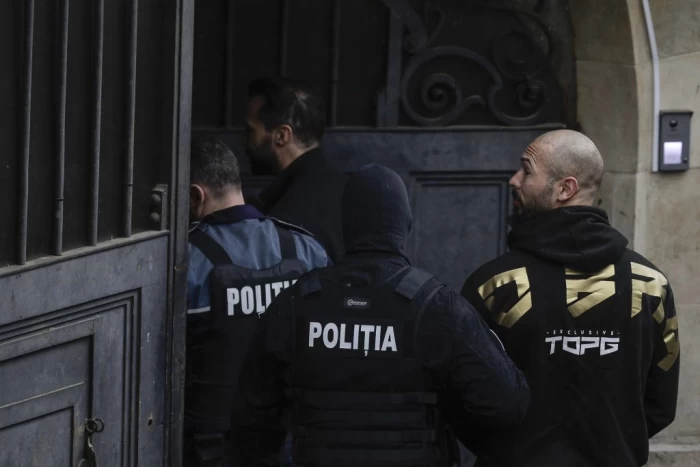 Fratii Tristan si Andrew Tate sunt adusi la sediul Curtii de Apel Bucuresti, in Bucuresti, 12 martie 2024.