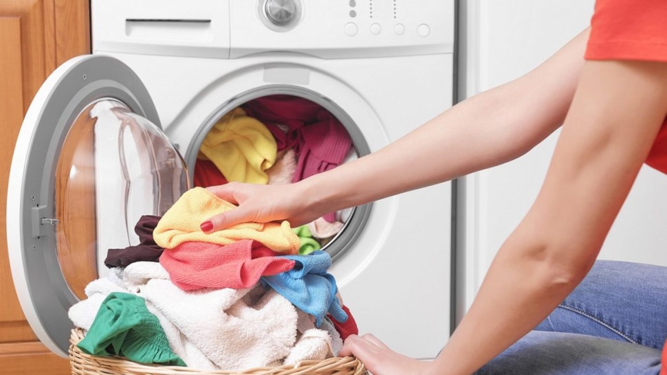 Trucuri pentru spălarea hainelor colorate. Cum faci pentru a-și menține intensitatea culorilor