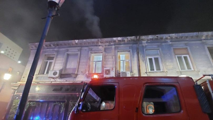 Incendiu în Centrul Vechi al Capitalei. Pompierii au intervenit de urgență