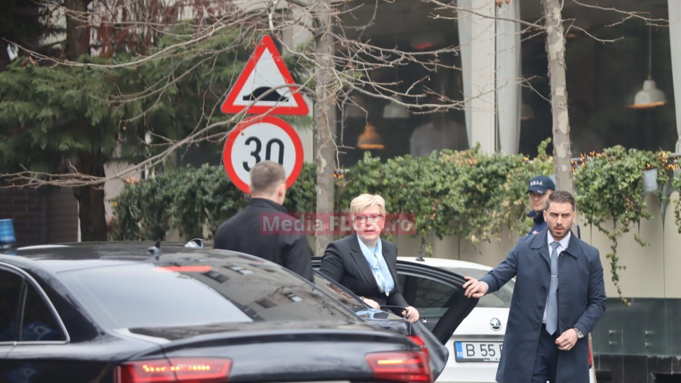 EXCLUSIV PAPARAZZI. Ce a făcut premierul Lituaniei după întâlnirea cu Iohannis. Și-a luat delegația și a mers direct în cartierul Primăverii