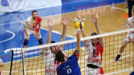 Voleiul eclipsează fotbalul. Steaua Dinamo Rapid si Galați se luptă pentru Cupă