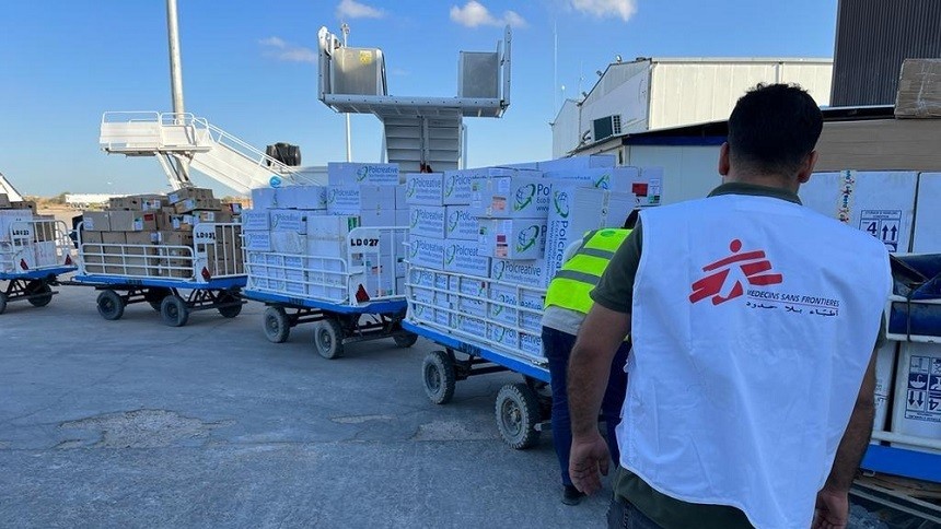 Peste 100 de oameni au murit în timpul aglomerației produse la sosirea camioanelor cu ajutoare în Gaza. Numărul total al morților trece de 30.000