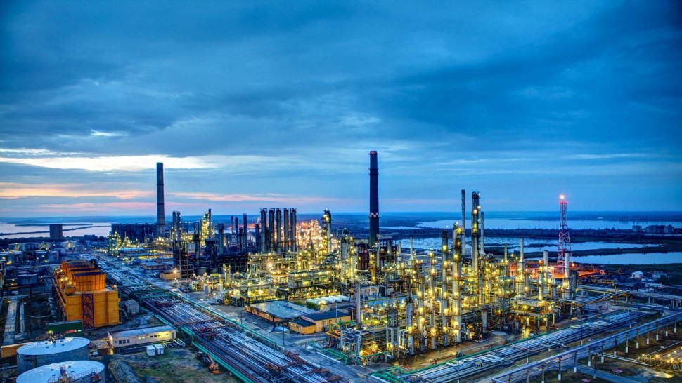 Compania care deține Petromidia vrea să cumpere rafinăria Lukoil din Bulgaria. Condiția tranzacției de un miliard de dolari