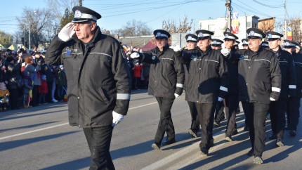Partidul lui Bolojan vrea să schimbe legea pentru Poliția Locală. Apar obligații confidențiale