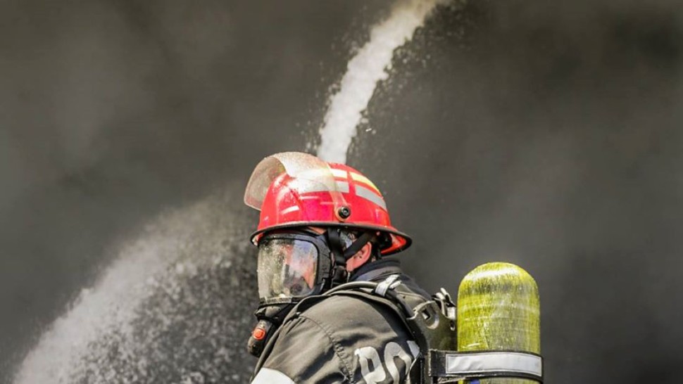 Incendiu violent la bordul unei nave în rada Portului Sulina. 16 persoane au fost în pericol
