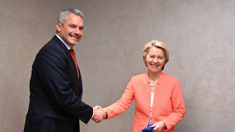 Von der Leyen și prietenul Nehammer ajung în România Bucureștiul gazda congresului PPE cu 11 şefi de stat şi de guvern din UE