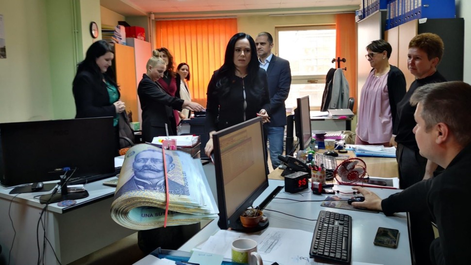 Calcule pentru salariul minim cu cât va crește. Vestea dată de ministrul Muncii Simona Bucura Oprescu