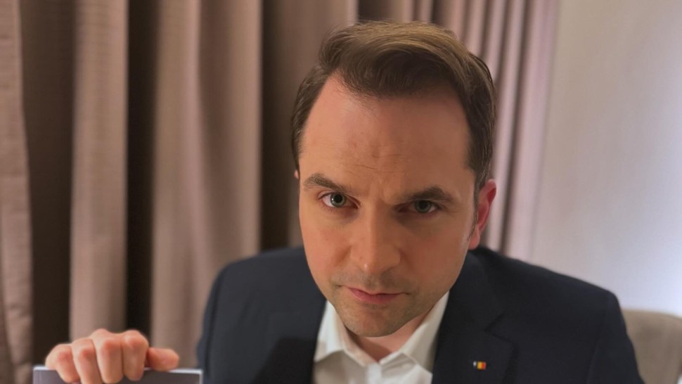 Sebastian Burduja are încredere în șansele sale Vorbim despre trei candidați care reprezintă trecutul și ne-am lămurit