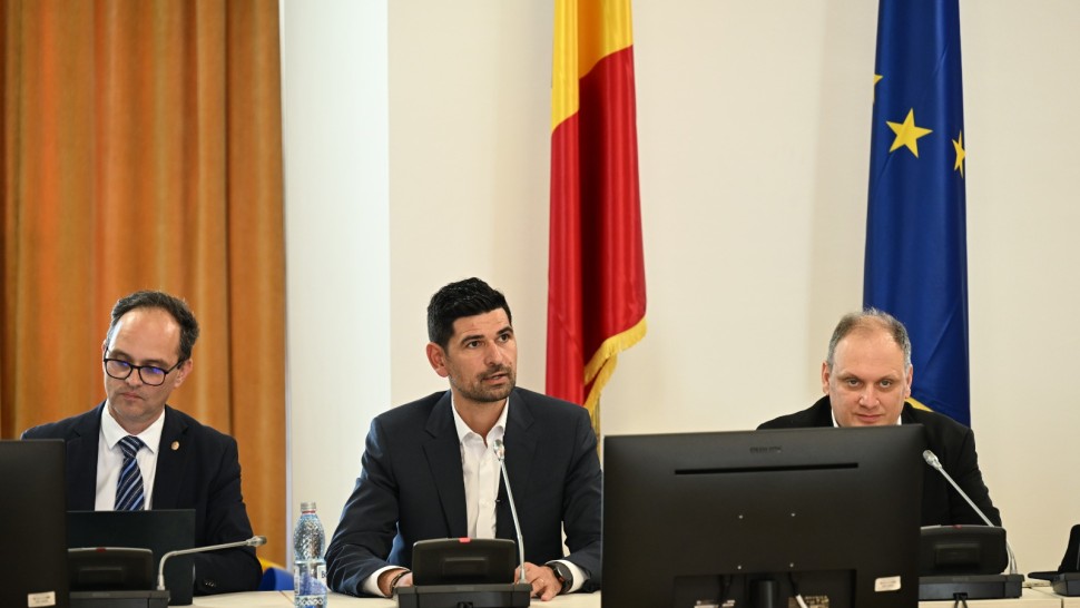 George Tuță candidatul PSD - PNL pentru primăria Sectorului 1 atac dur la adresa lui Clotilde Armand Acum e o paragină peste tot și doamna Armand spune că trei ani e puțin că să asfaltezi un drum