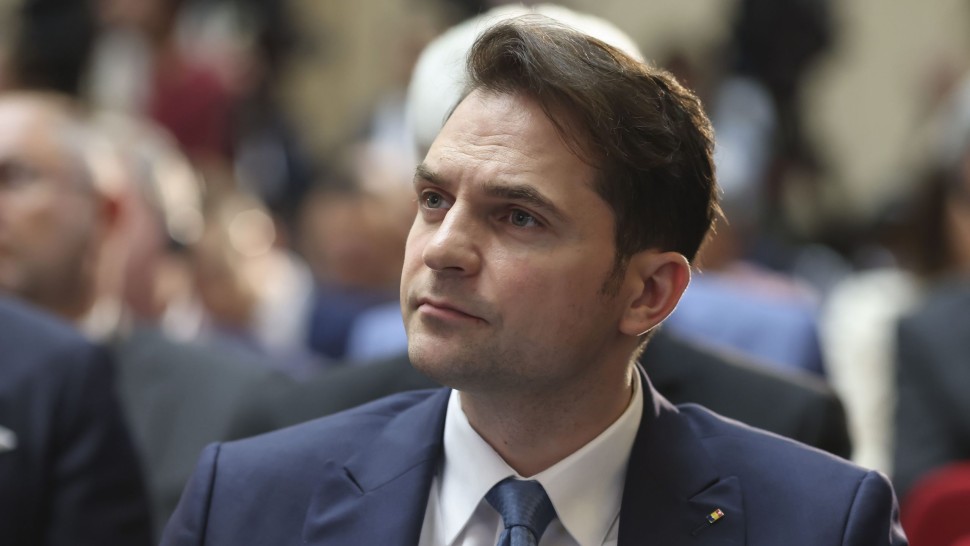 Finanțare pentru blocurile din Capitală. Sebastian Burduja anunță cum s-ar putea produce energie