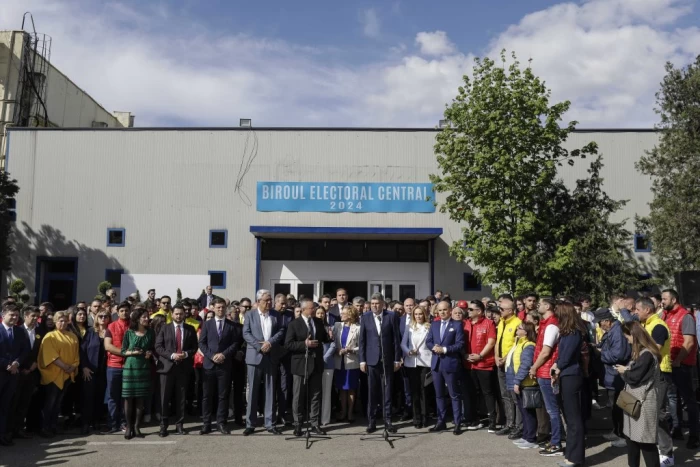 Liderii PSD si PNL depun semnaturile pentru alegerile europarlamentare la sediul BEC, in Bucuresti, 5 aprilie 2024.