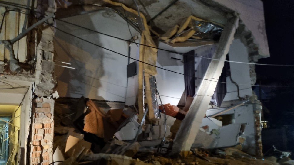 Explozie într-un bloc din Craiova. O femeie a murit zeci de persoane sunt evacuate. A fost activat planul roșu