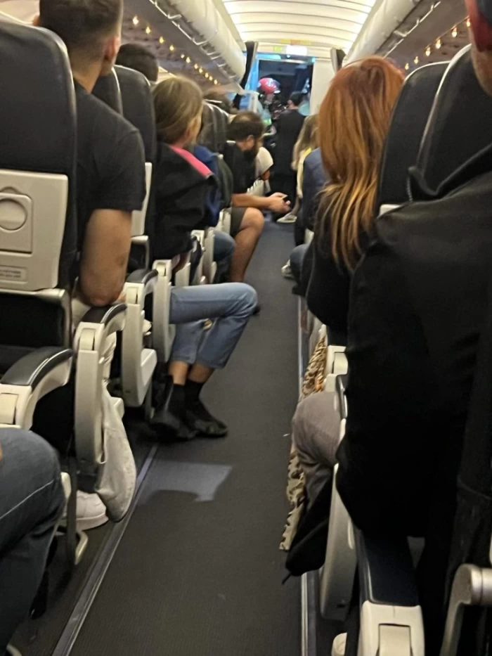 Pompierii în interiorul cursei Air France Paris - Otopeni