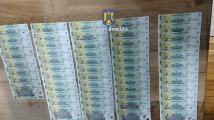 Înșelăciune cu bani falși. Bancnote contrafăcute de 100 de lei au fost puse în circulație