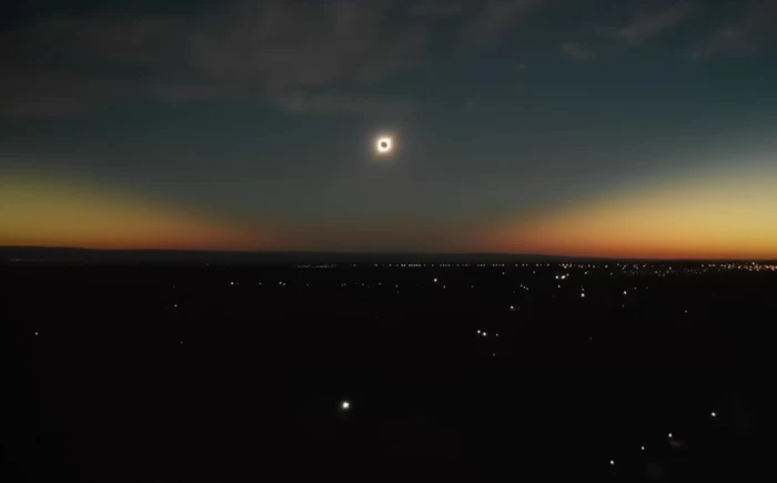 O eclipsă totală de soare 2024 are loc luni, 8 aprilie! De unde poate fi văzută | LIVE VIDEO