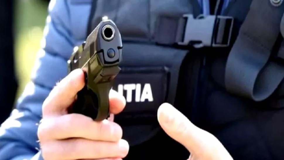 Contrabandist din Dorohoi oprit de polițiști după ce au tras 61 de gloanțe. Bărbatul este în stare gravă la spital