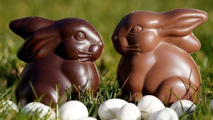 Tradiții de Paște în lume de la iepuraș la vânătoarea de ouă