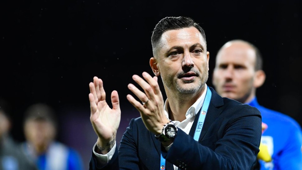 Bye bye Rădoi Cu un nou antrenor Universitatea Craiova ar putea spera la titlu