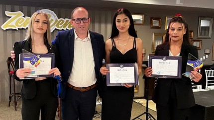 Oamenii din comună au făcut chetă ca să trimită o elevă romă la olimpiadă. Rezultatul