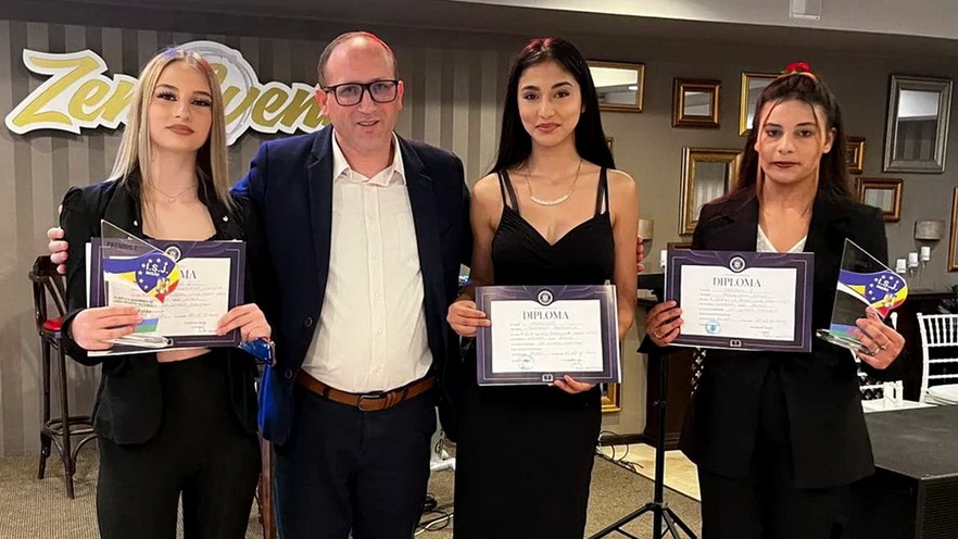 Oamenii din comună au făcut chetă ca să trimită o elevă romă la olimpiadă. Rezultatul