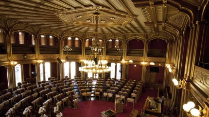 Amenințare cu bombă la Parlament Poliția norvegiană a evacuat publicul și a întărit paza