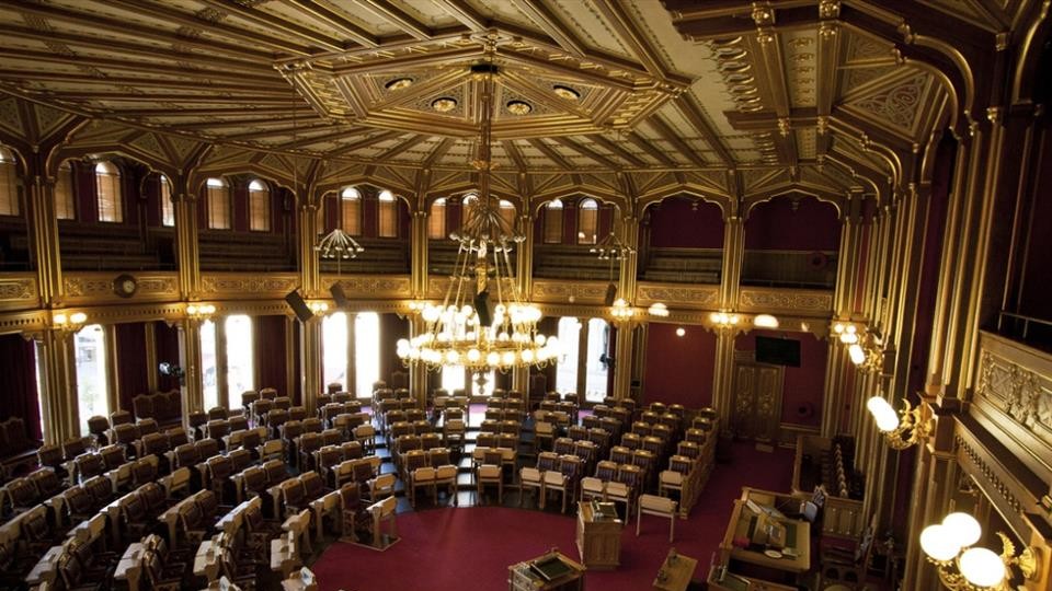 Amenințare cu bombă la Parlament Poliția norvegiană a evacuat publicul și a întărit paza