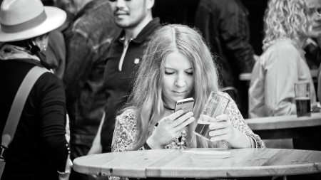 Date îngrijorătoare privind adolescenții bucureșteni. Peste 70 au consumat alcool aproape 15 droguri