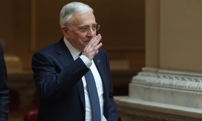 Mugur Isărescu, avertizează