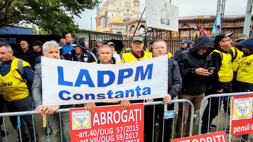 EXCLUSIV Pensionarii militari au ieșit în stradă. La protestul din Capitală se alătură și polițiștii | VIDEO  FOTO UPDATE