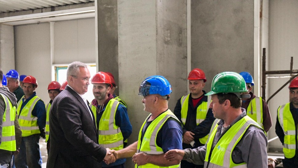 Nicolae Ciucă vizită la Combinatul de celuloză din Drobeta Turnu Severin Este singurul loc unde mai producem celuloză