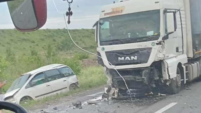 Accident grav în Bihor între un TIR și o mașină