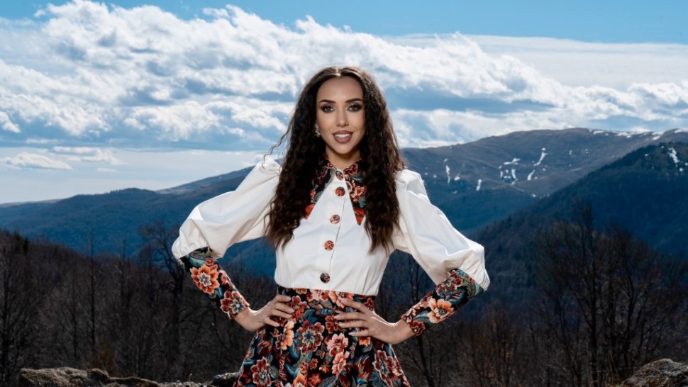 Jessie Baneș a înfruntat un urs în timpul filmărilor pentru noul ei videoclip Am avut parte de șocul vieții noastre | VIDEO