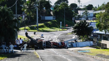 Continuă violențele în Noua Caledonie. Morți și răniți în schimburile de focuri. Trei români sunt blocați în această țară