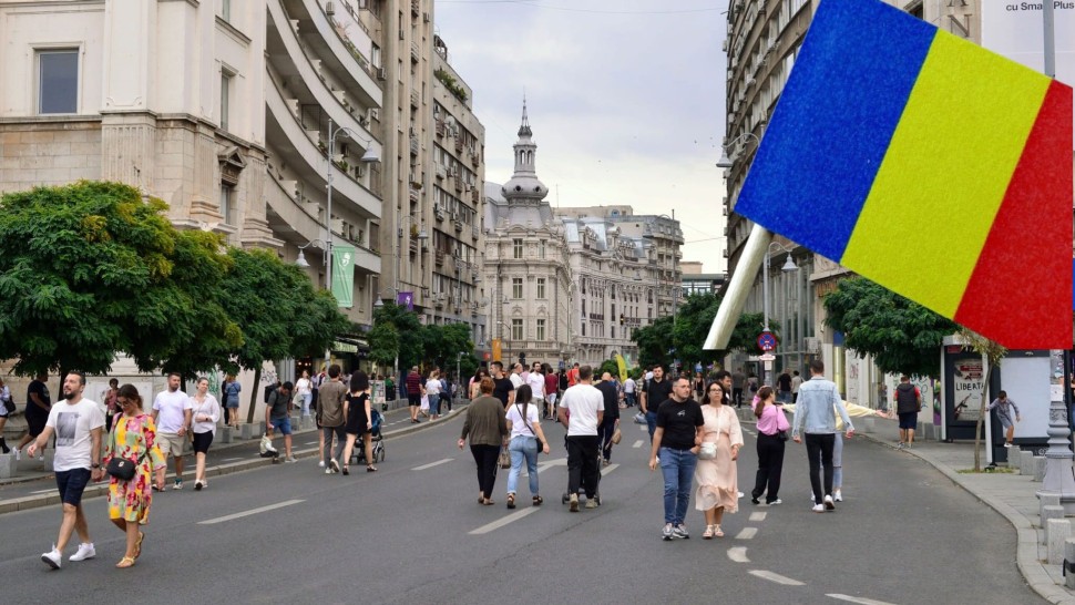 Unul din cinci tineri din România vrea să emigreze. Topul motivelor corupția e pe locul 5