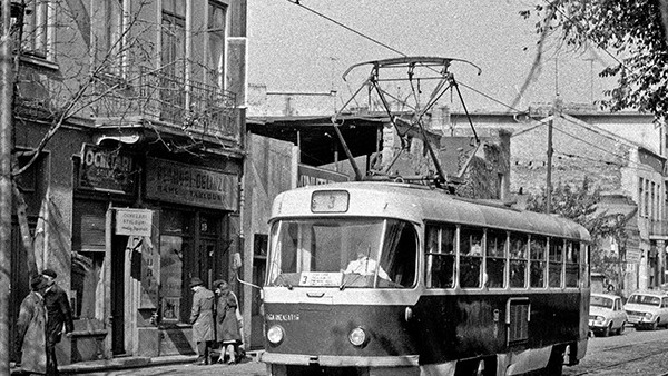 Cum era transportul în comun în București în anii 70. ITB avea în exploatare peste 100 de trasee