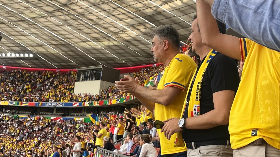 Președintele Iohannis Nicolae Ciucă și Marcel Ciolacu mesaje de felicitare pentru tricolori. Imagini cu premierul pe stadion | VIDEO ȘI FOTO