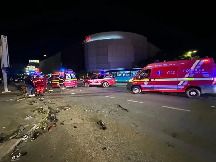 Grav accident în București după ce un microbuz și un autoturism s-au ciocnit. 12 victime din cauza unui șofer băut | FOTO și VIDEO